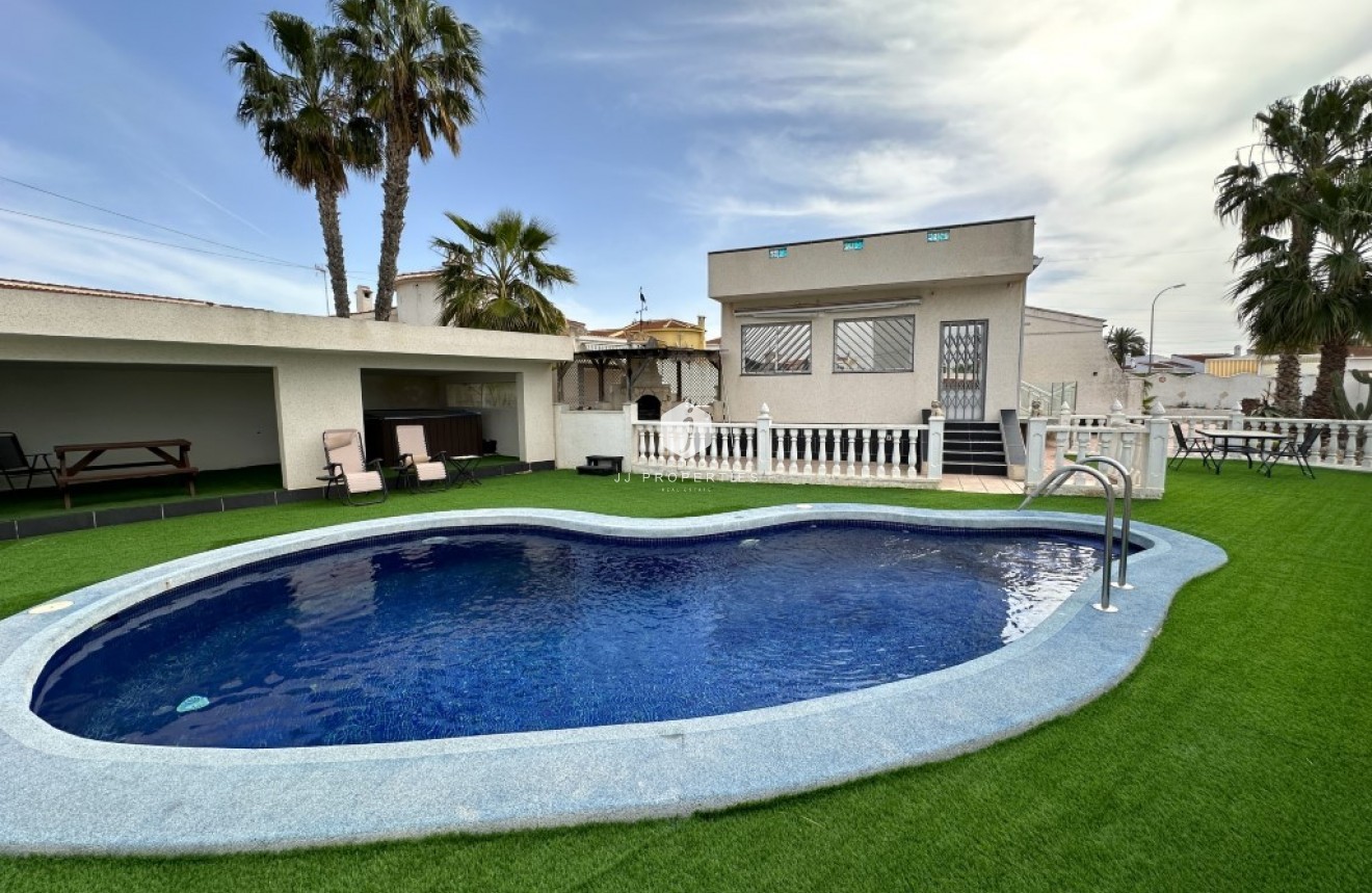 Z drugiej ręki - Villa -
Ciudad Quesada - Costa Blanca
