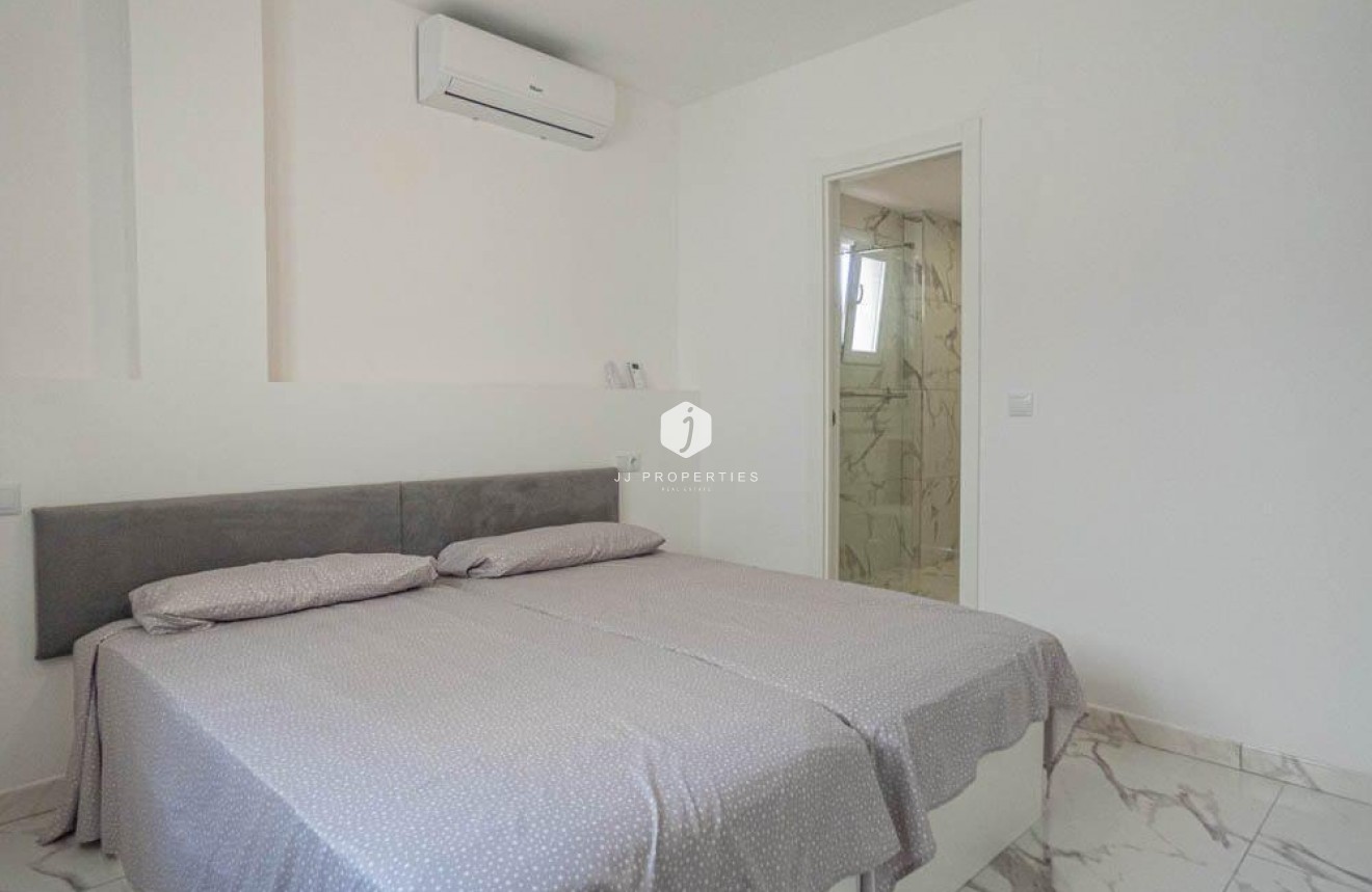 Segunda mano - Apartamento / piso -
Orihuela Costa - Villamartín