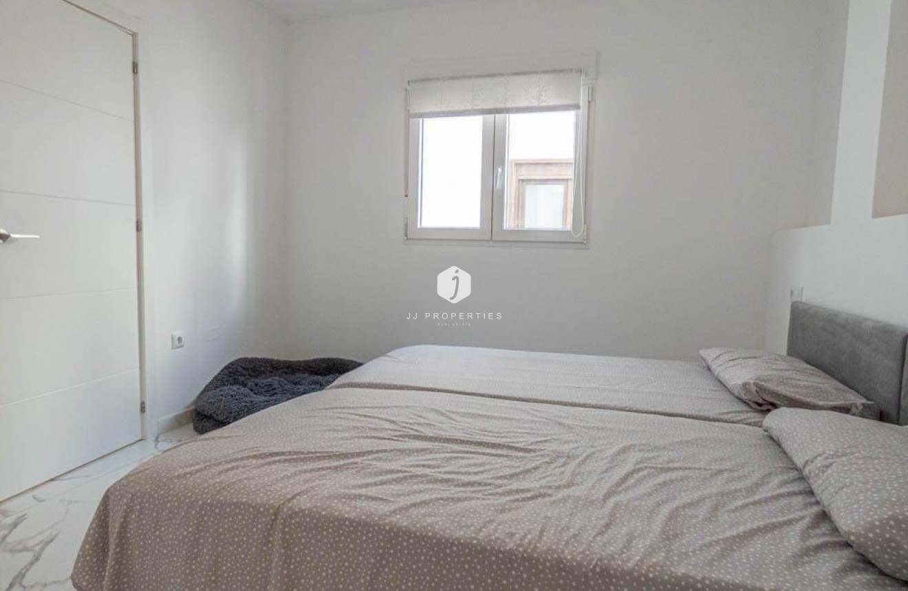 Segunda mano - Apartamento / piso -
Orihuela Costa - Villamartín