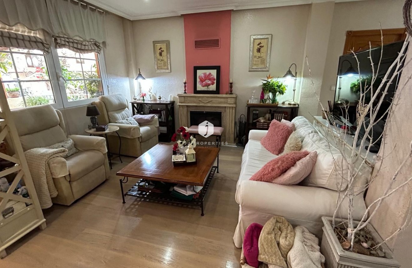 Segunda mano - Villa -
Los Montesinos - Costa Blanca