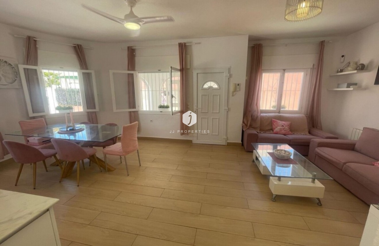 Segunda mano - Villa -
Playa Flamenca - Costa Blanca