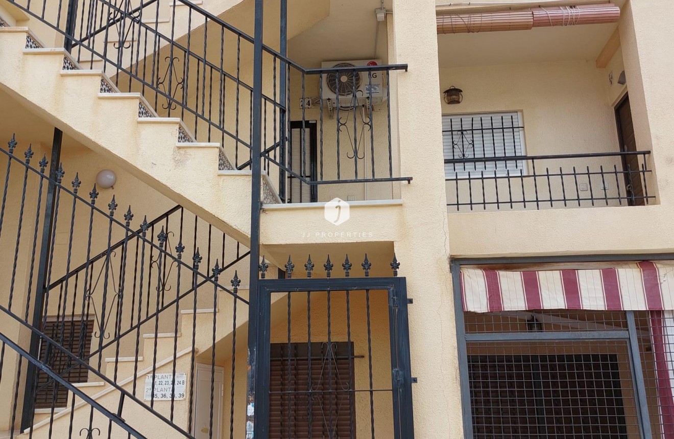 Resale - Apartment / flat -
Torrevieja - Punta prima