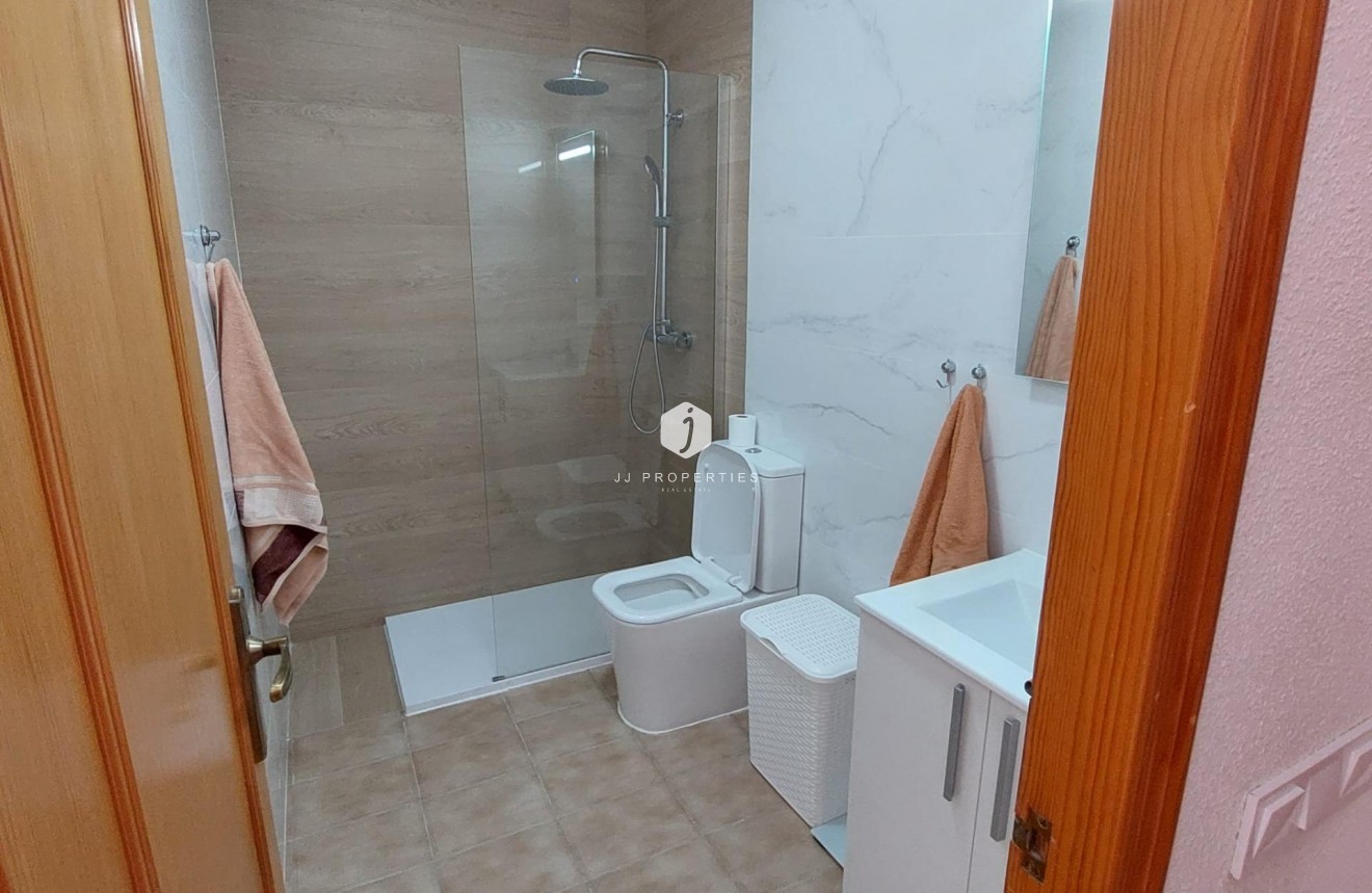 Resale - Apartment / flat -
Torrevieja - Punta prima