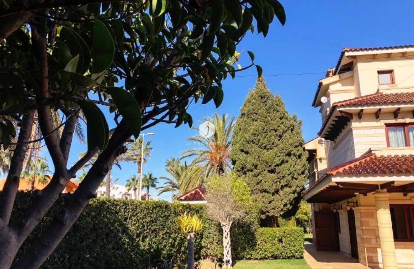 Tweedehands - Villa -
Orihuela Costa - Costa Blanca