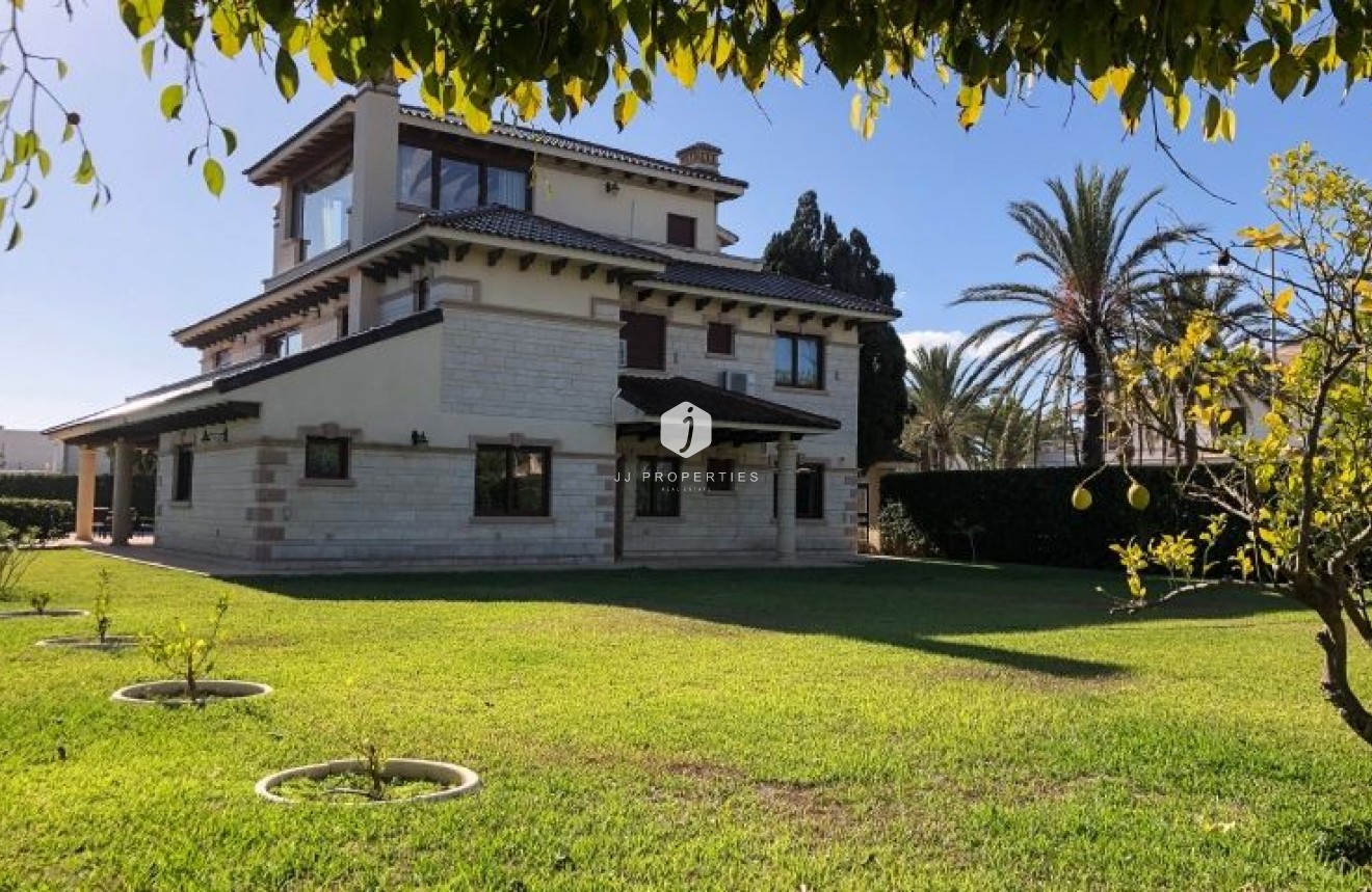 Tweedehands - Villa -
Orihuela Costa - Costa Blanca