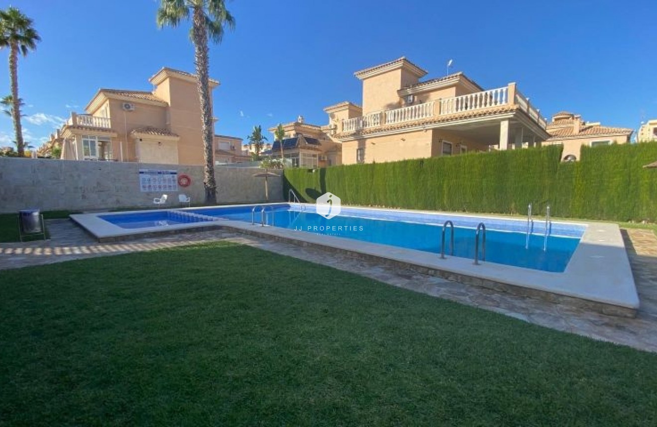 Tweedehands - Villa -
Orihuela Costa - Costa Blanca