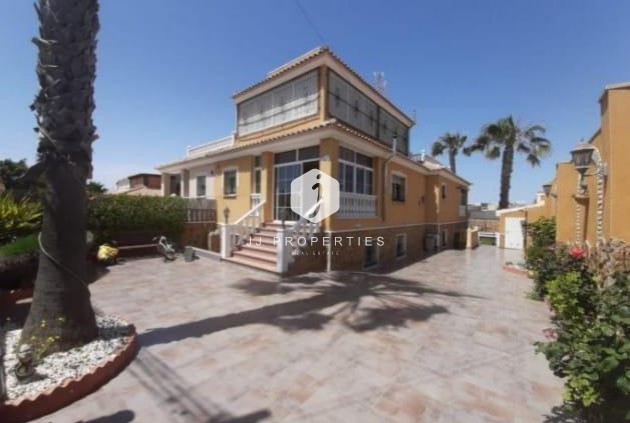 Segunda mano - Villa -
Torrevieja - aguas nuevas