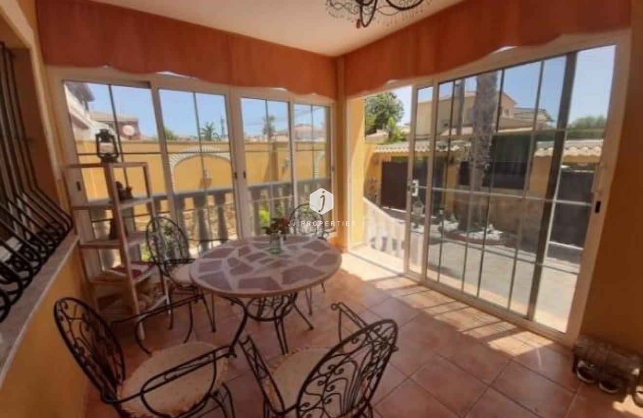 Segunda mano - Villa -
Torrevieja - aguas nuevas