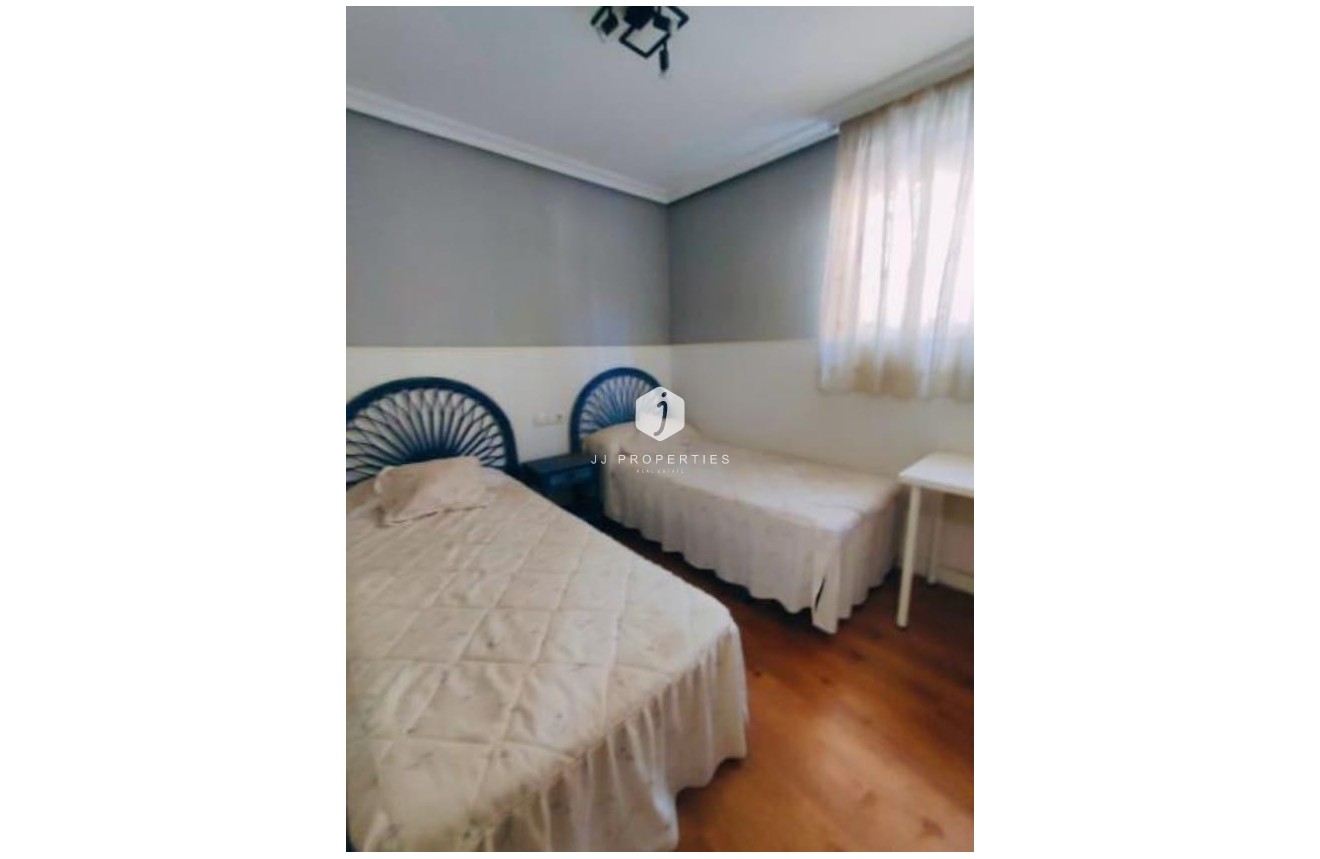 Segunda mano - Villa -
Torrevieja - aguas nuevas