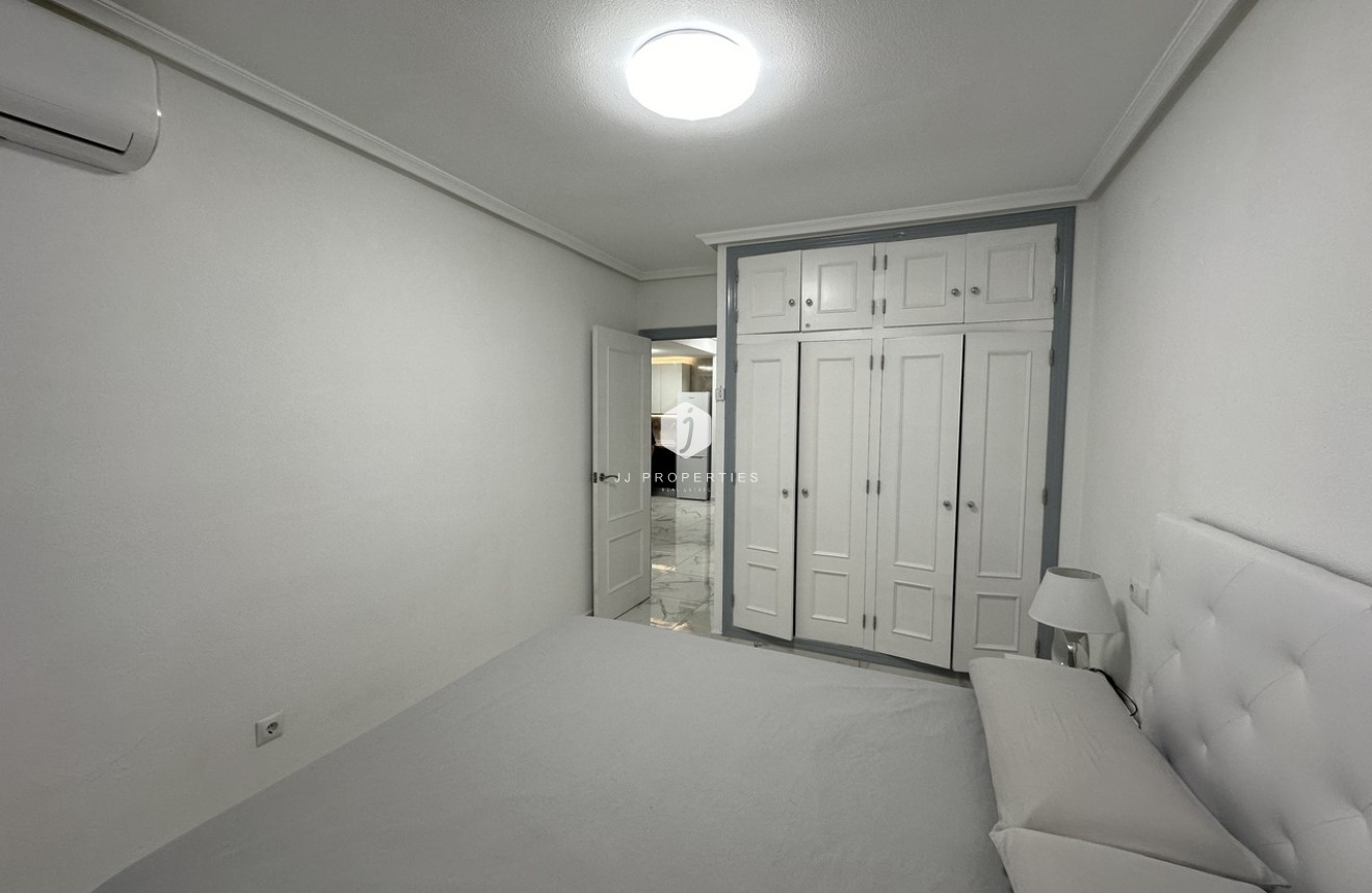 Tweedehands - Appartement / flat -
Torrevieja - Costa Blanca