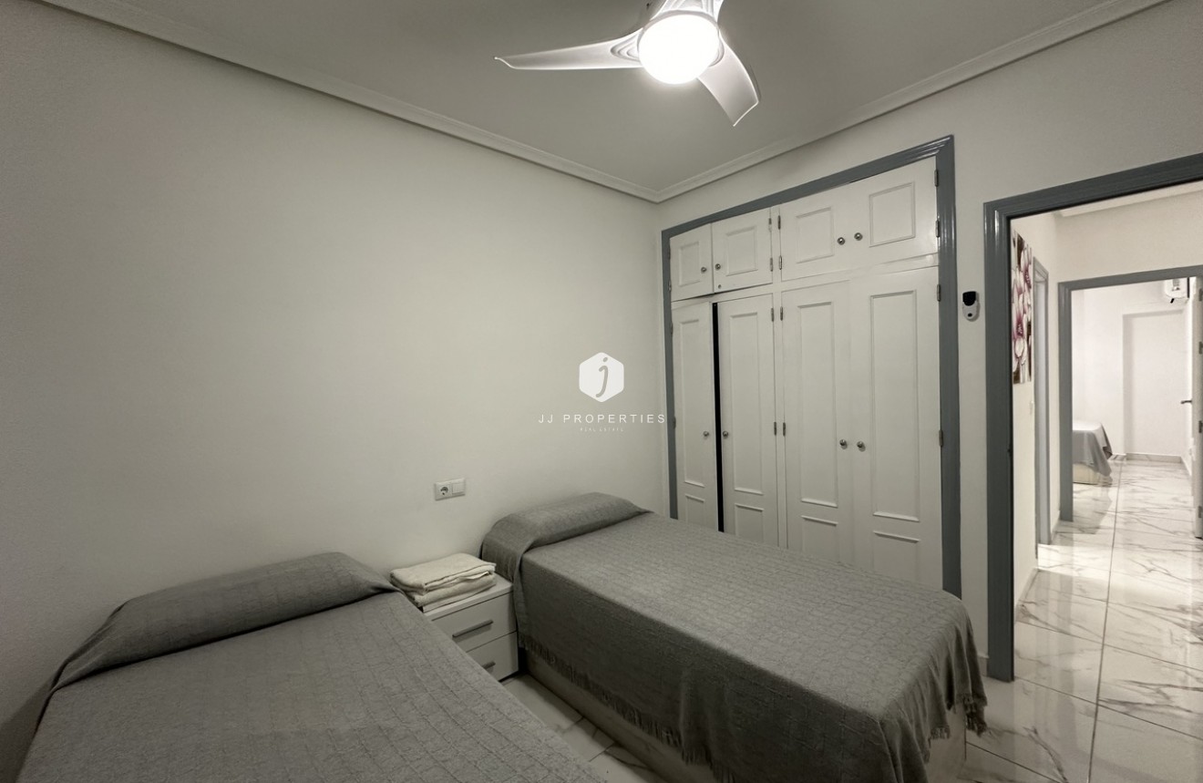 Tweedehands - Appartement / flat -
Torrevieja - Costa Blanca