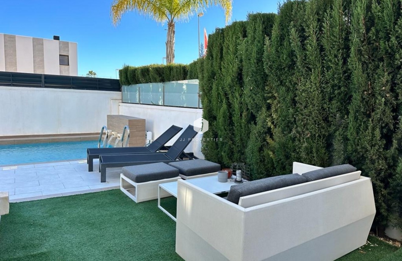 Segunda mano - Villa -
Ciudad Quesada - Costa Blanca