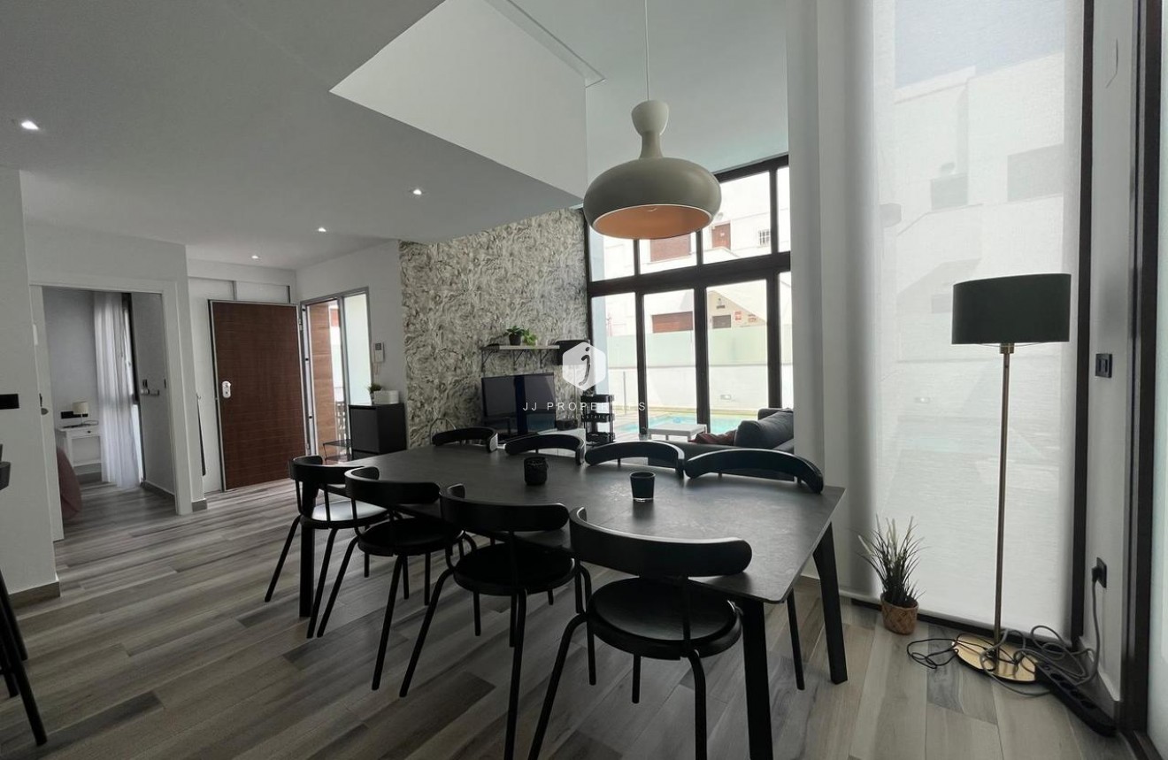 Segunda mano - Villa -
Los Altos - Costa Blanca