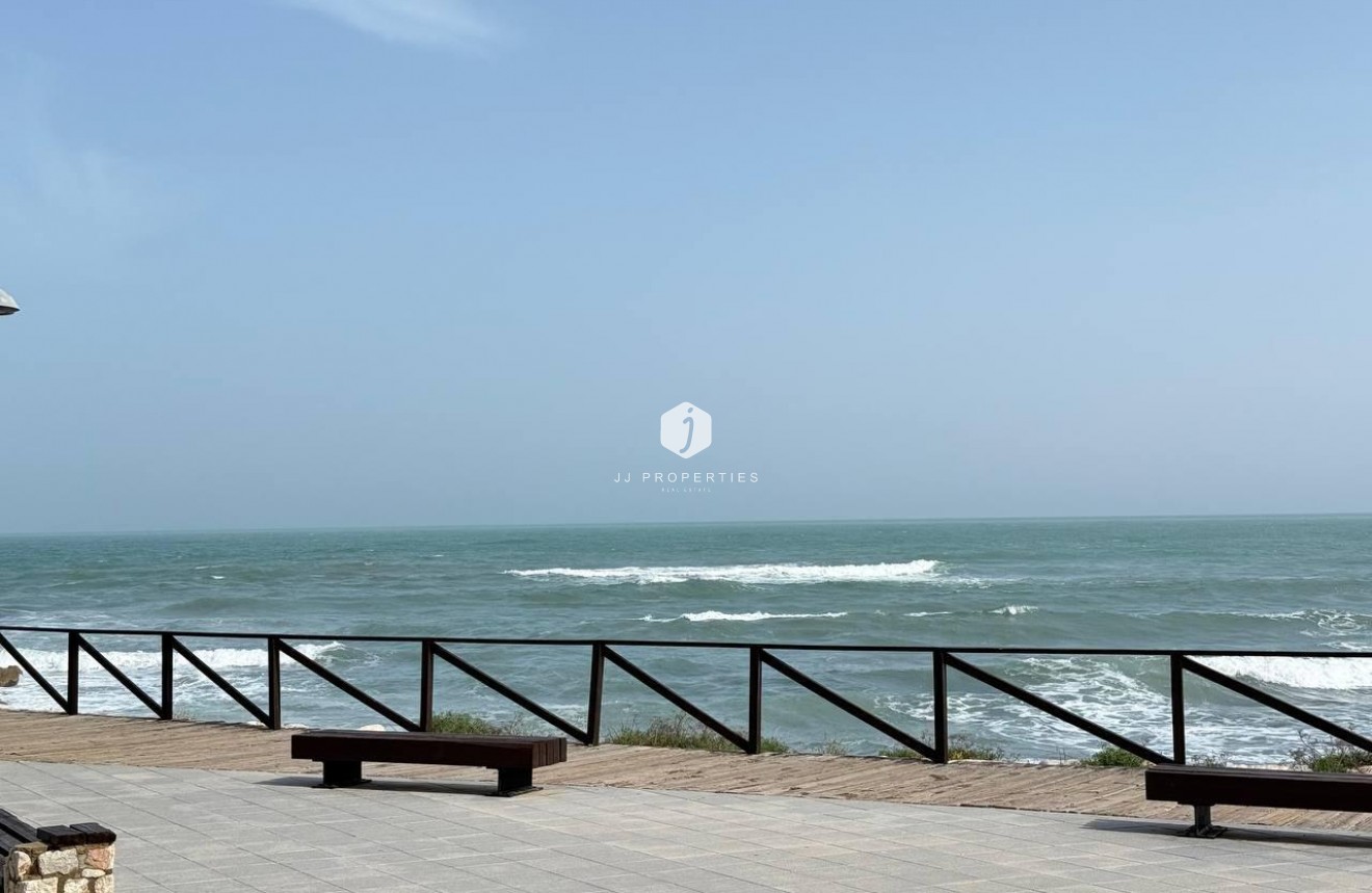 Segunda mano - Apartamento / piso -
Orihuela Costa - Punta Prima