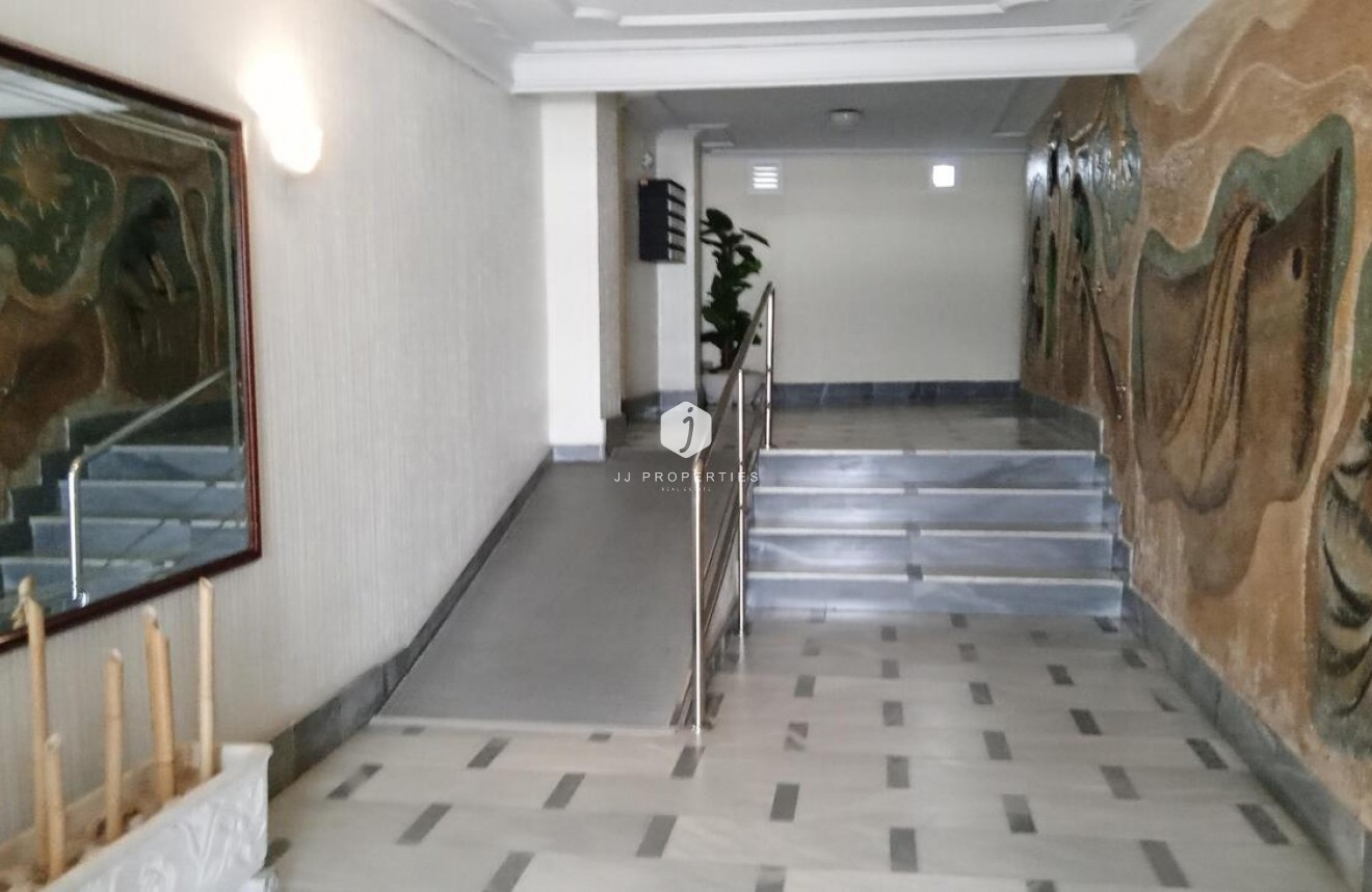 D'occasion - Appartement -
Torrevieja - PLAYA LOS LOCOS