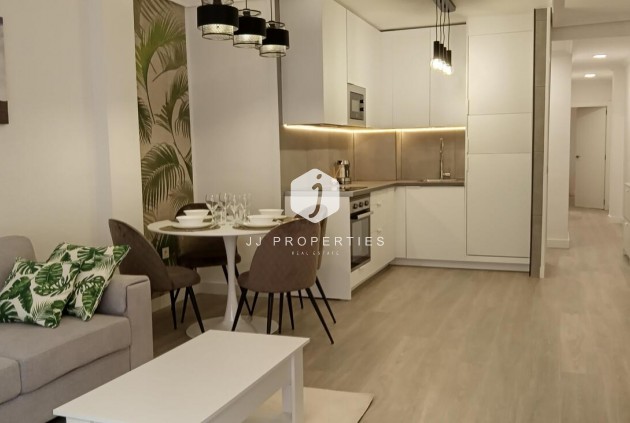 Segunda mano - Apartamento / piso -
Torrevieja - CENTRE