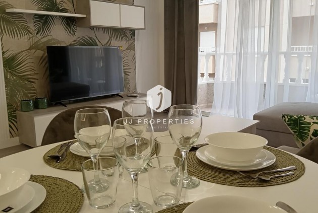 Segunda mano - Apartamento / piso -
Torrevieja - CENTRE