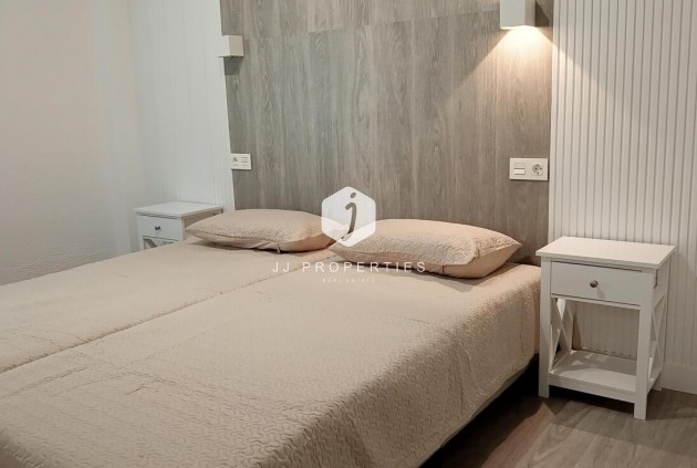 Segunda mano - Apartamento / piso -
Torrevieja - CENTRE