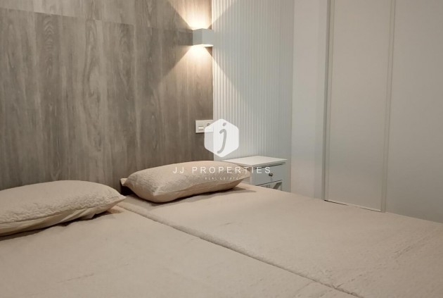 Segunda mano - Apartamento / piso -
Torrevieja - CENTRE