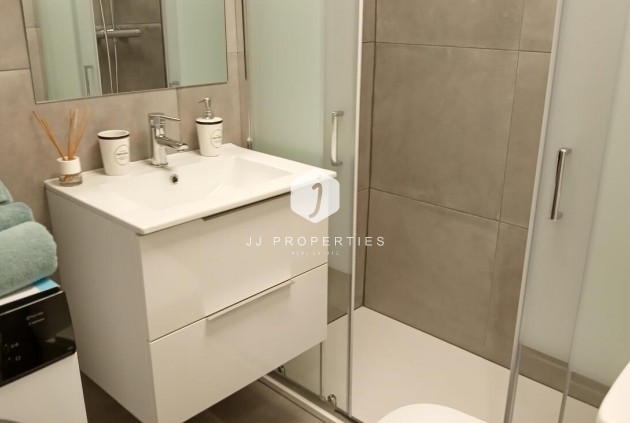 Segunda mano - Apartamento / piso -
Torrevieja - CENTRE