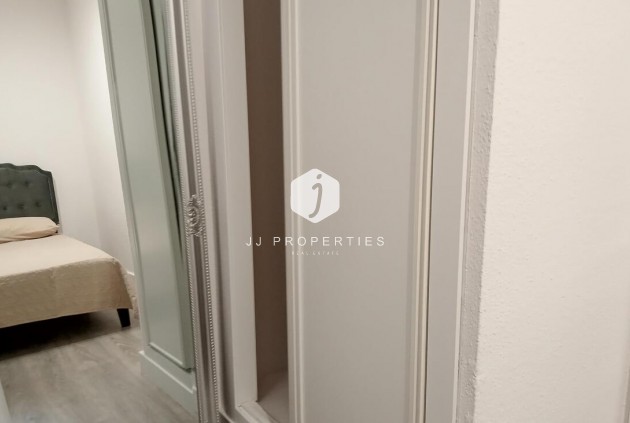 Segunda mano - Apartamento / piso -
Torrevieja - CENTRE