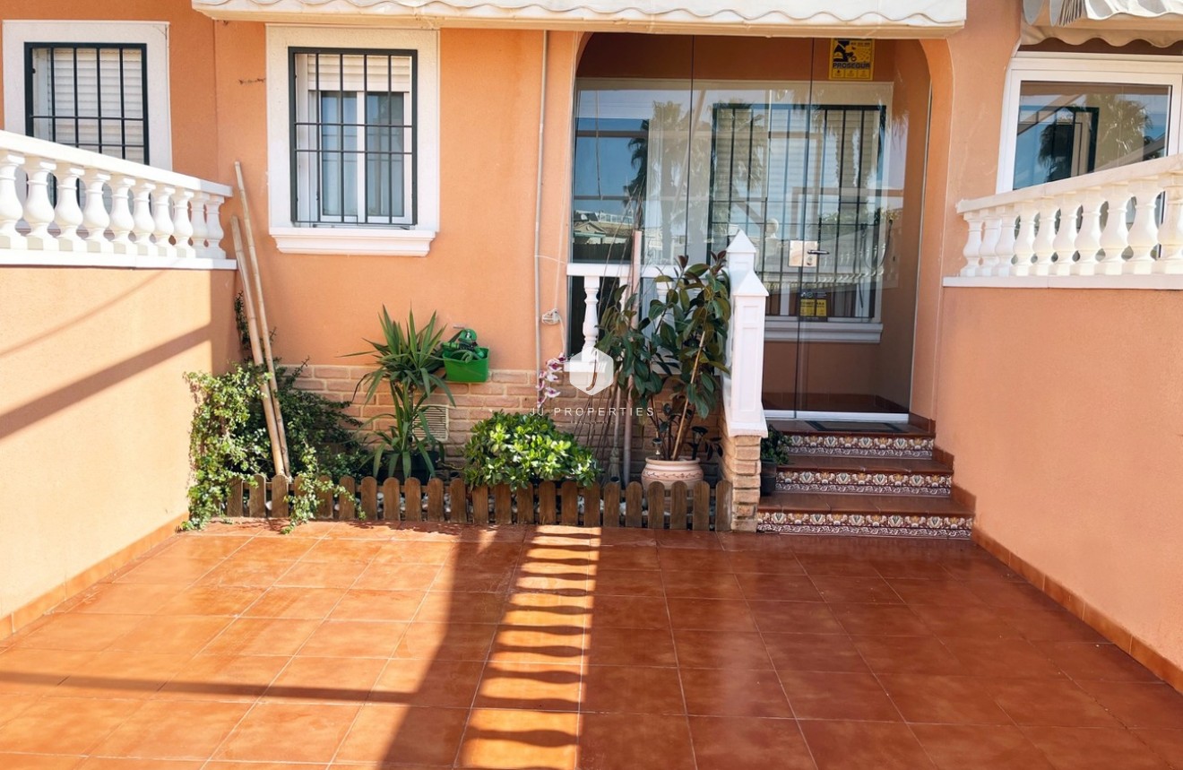 Z drugiej ręki - Szalet -
Torrevieja