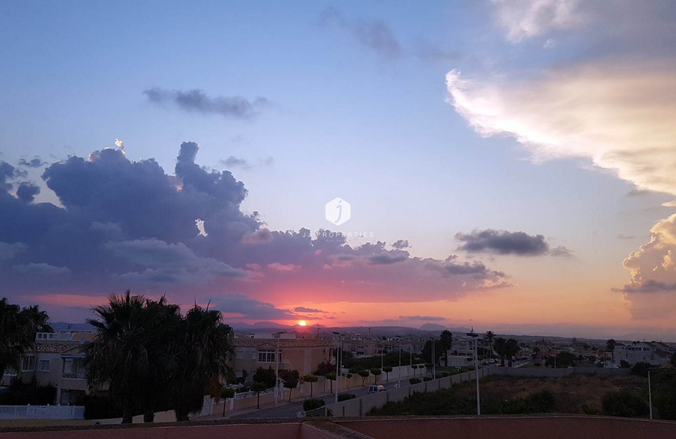 Z drugiej ręki - Szalet -
Torrevieja