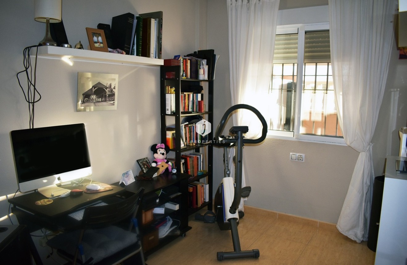 Z drugiej ręki - Szalet -
Torrevieja