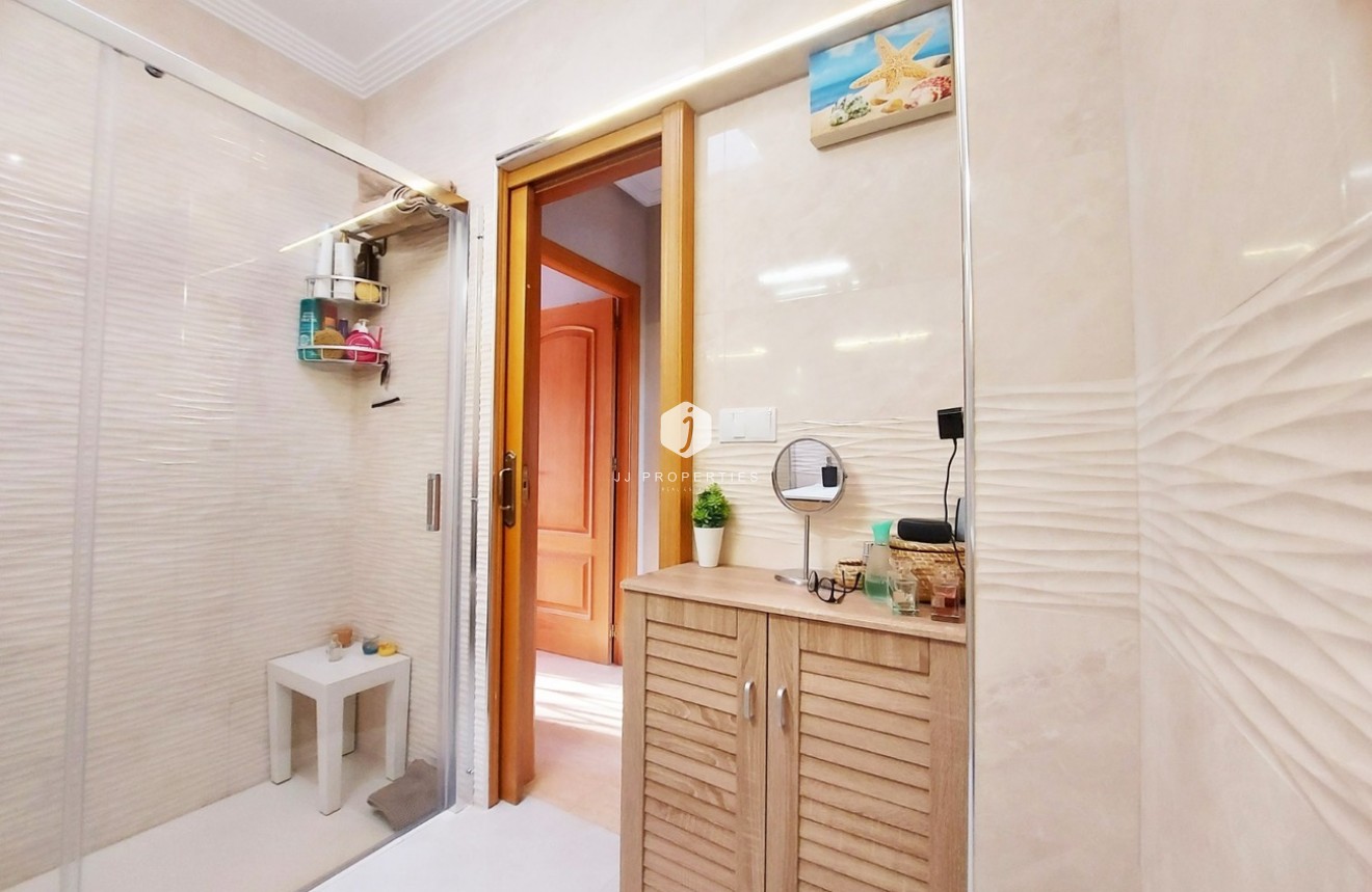 Z drugiej ręki - Szalet -
Torrevieja