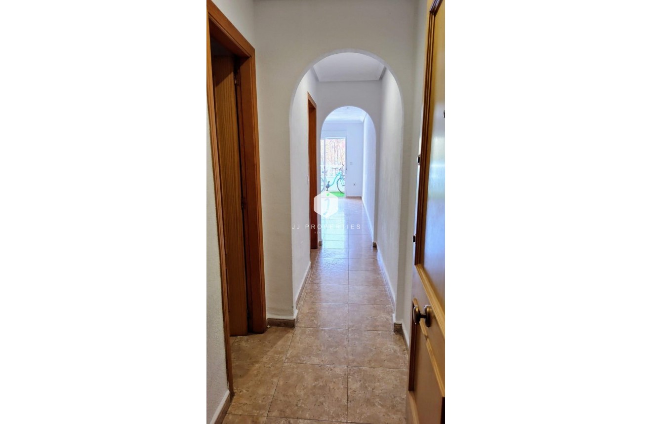 Resale - Apartment / flat -
Torrevieja - Playa de los Locos