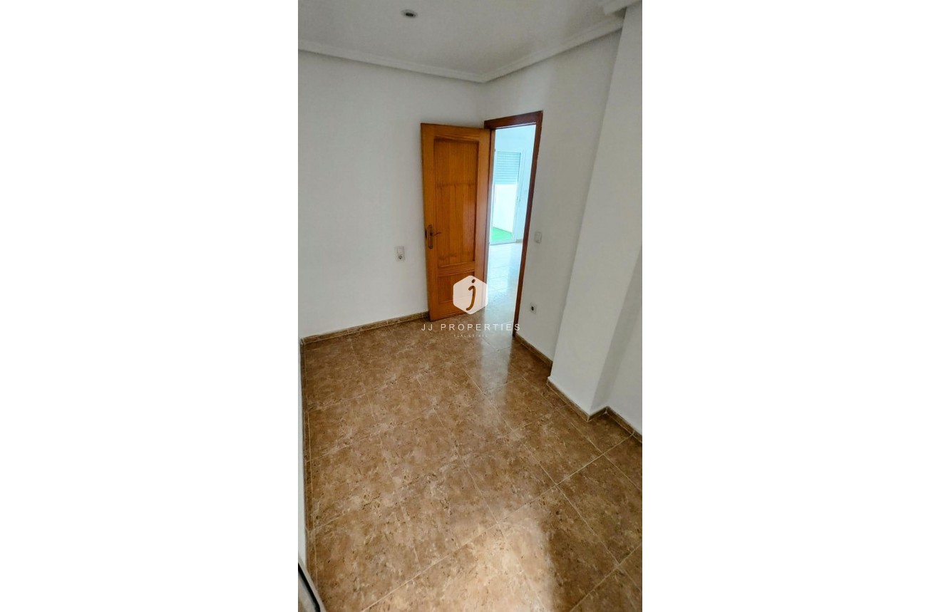Resale - Apartment / flat -
Torrevieja - Playa de los Locos