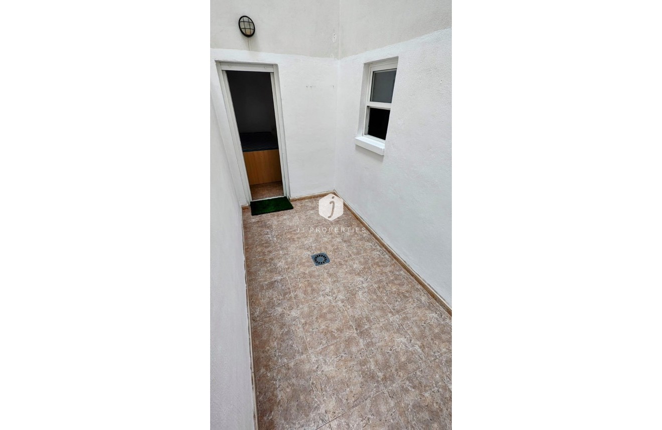 Resale - Apartment / flat -
Torrevieja - Playa de los Locos