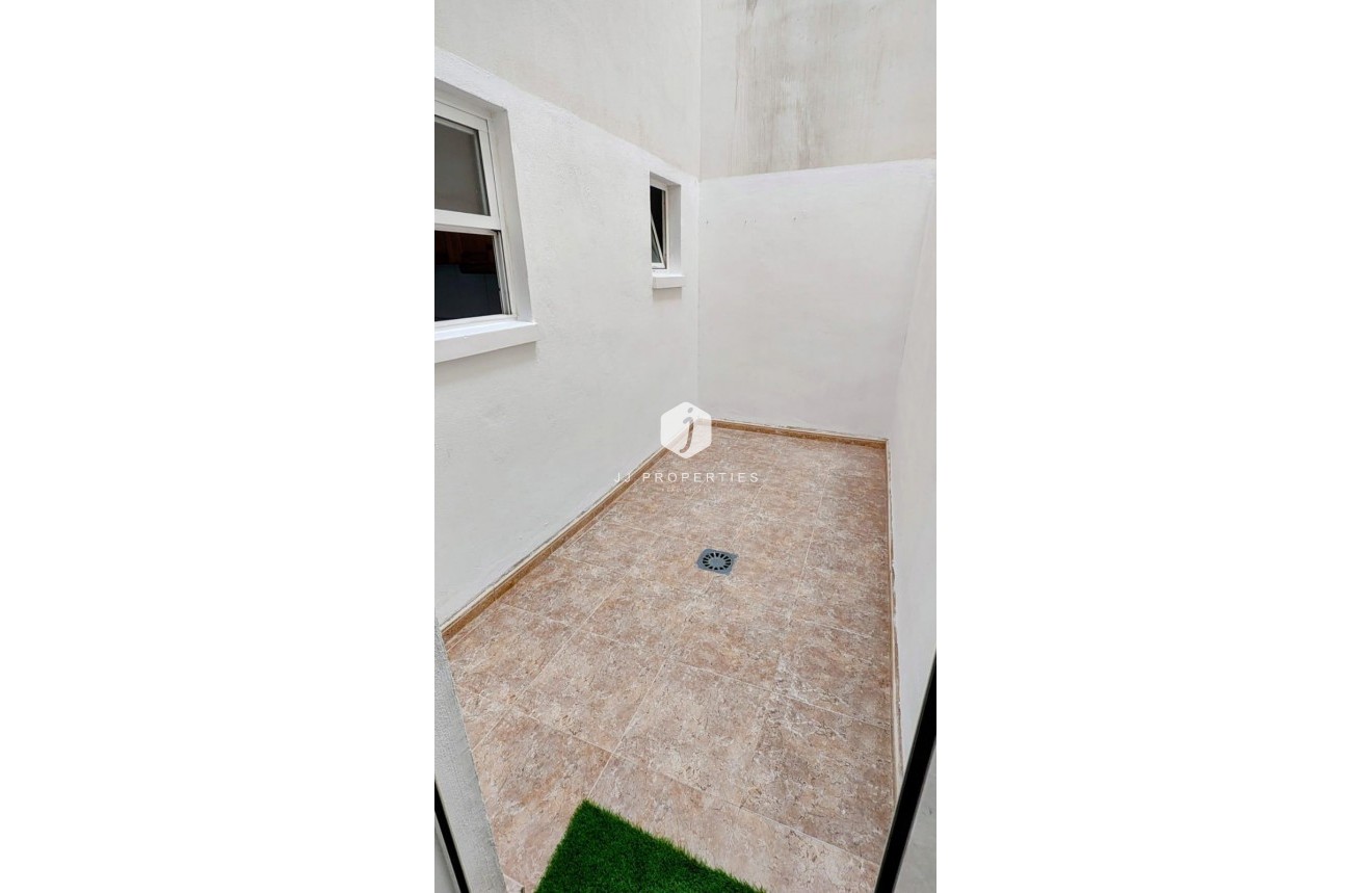 Resale - Apartment / flat -
Torrevieja - Playa de los Locos