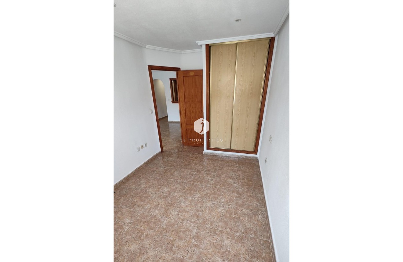 Resale - Apartment / flat -
Torrevieja - Playa de los Locos