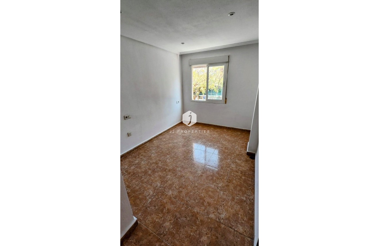 Resale - Apartment / flat -
Torrevieja - Playa de los Locos