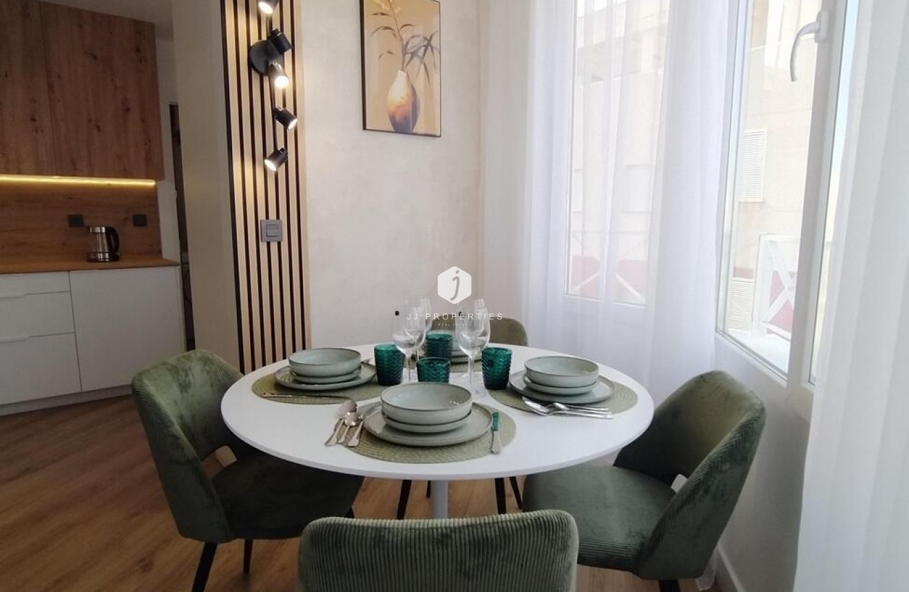 Segunda mano - Apartamento / piso -
Torrevieja - PARQUE DE LAS NACIONES