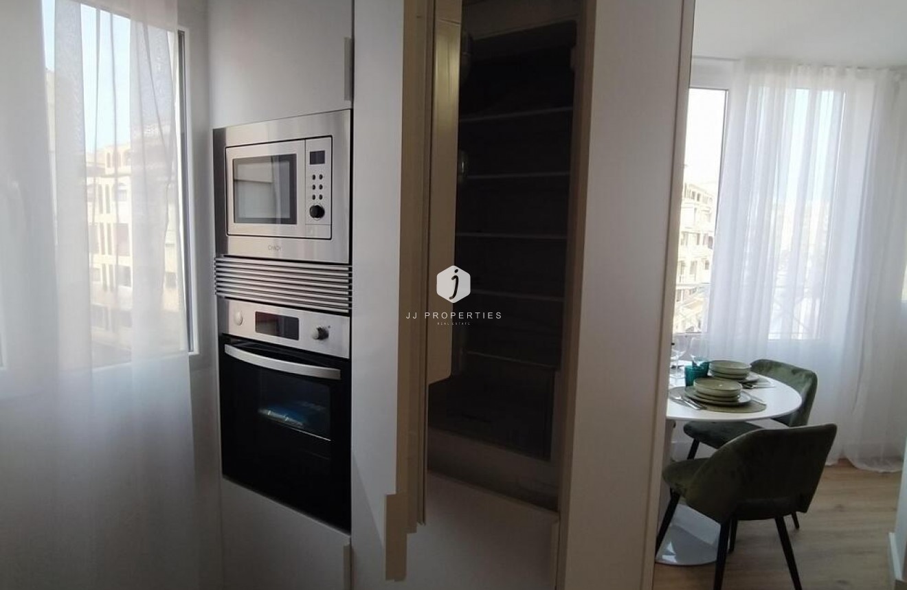 Segunda mano - Apartamento / piso -
Torrevieja - PARQUE DE LAS NACIONES