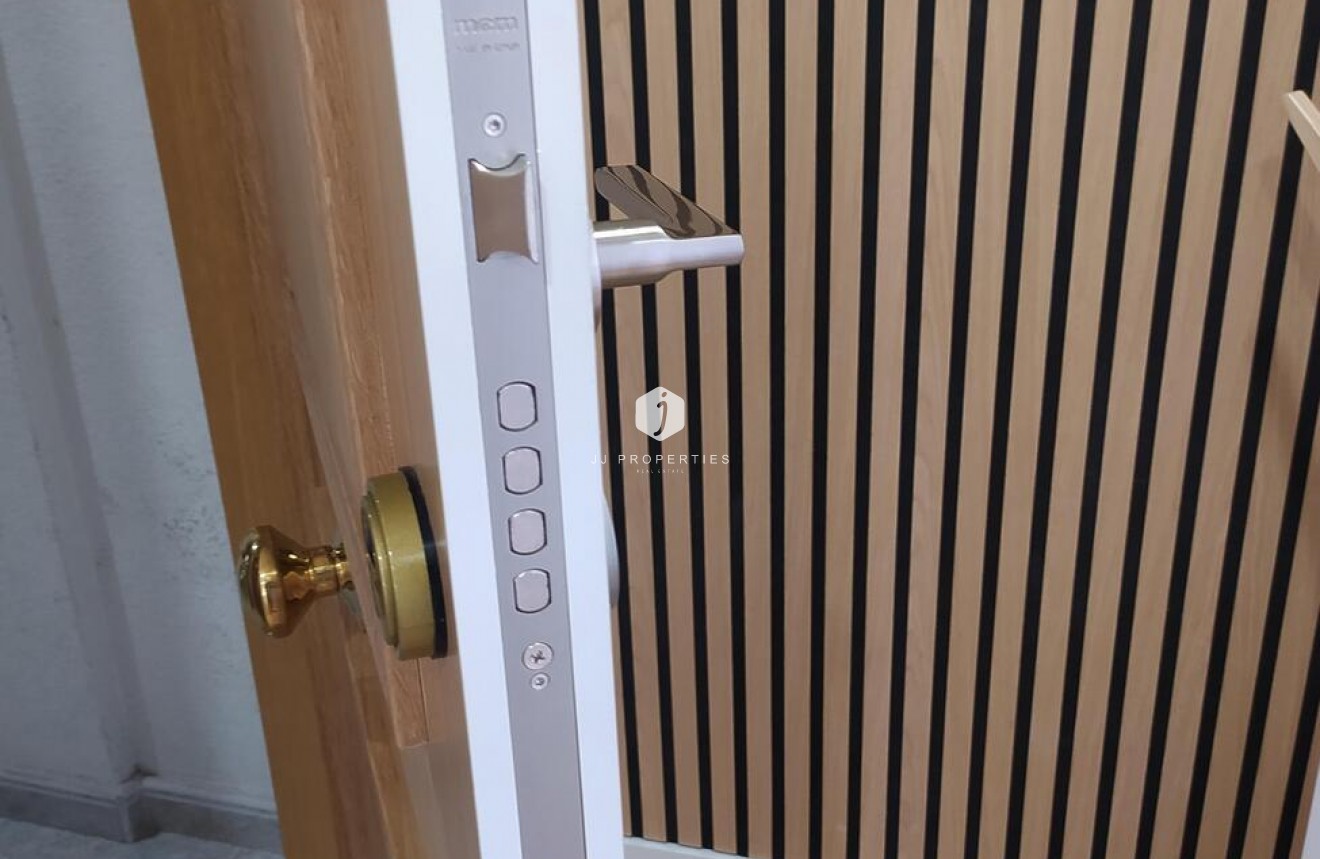 Segunda mano - Apartamento / piso -
Torrevieja - PARQUE DE LAS NACIONES