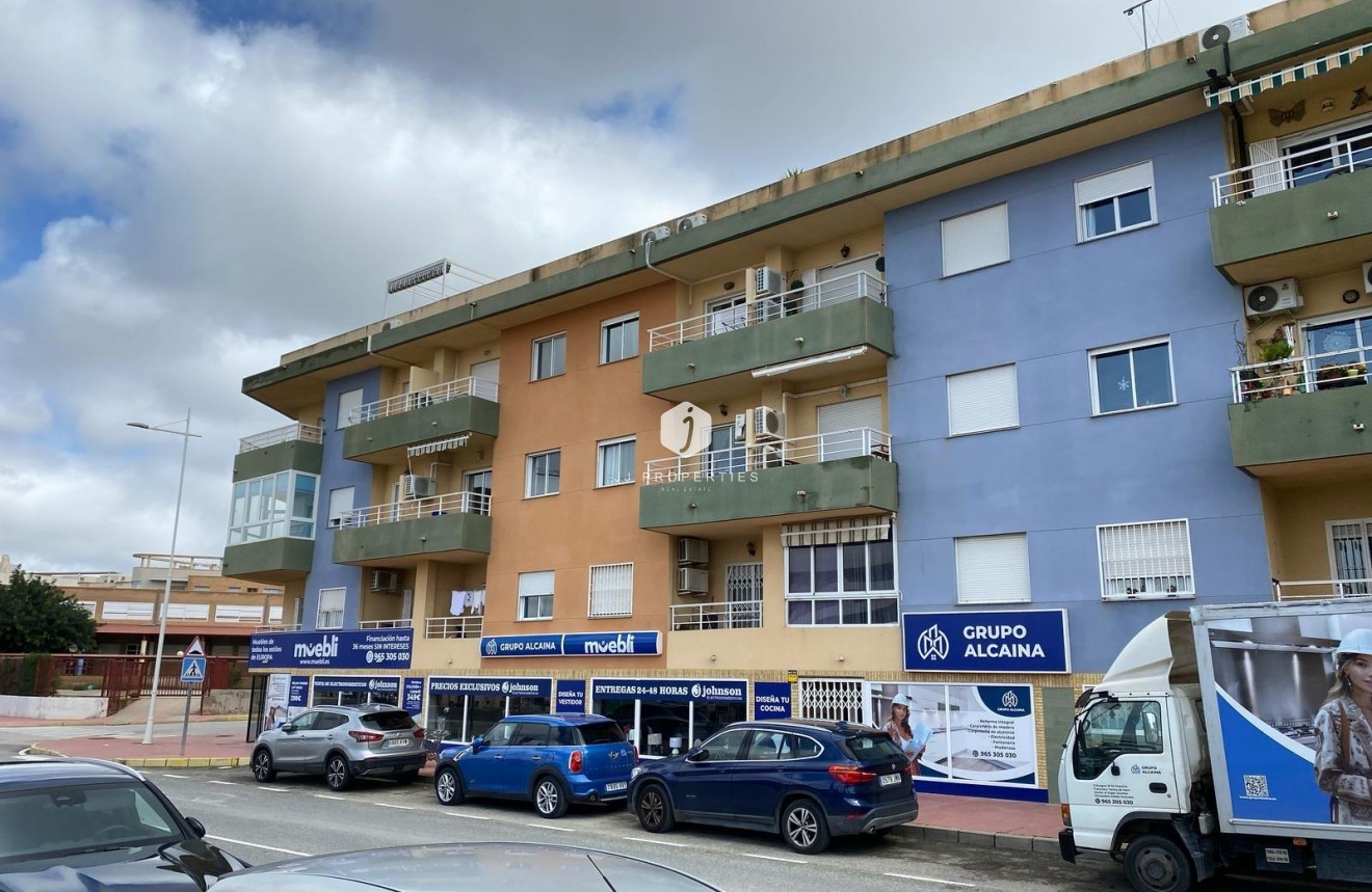 Segunda mano - Apartamento / piso -
San Miguel de Salinas - Pueblo 9