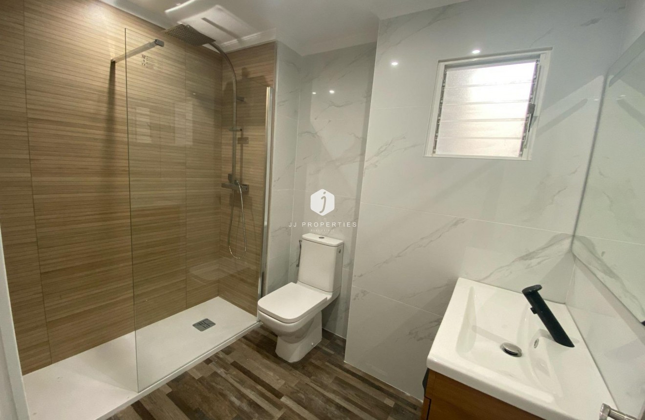 Segunda mano - Apartamento / piso -
San Miguel de Salinas - Pueblo 9