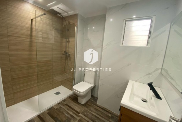 Segunda mano - Apartamento / piso -
San Miguel de Salinas - Pueblo 9