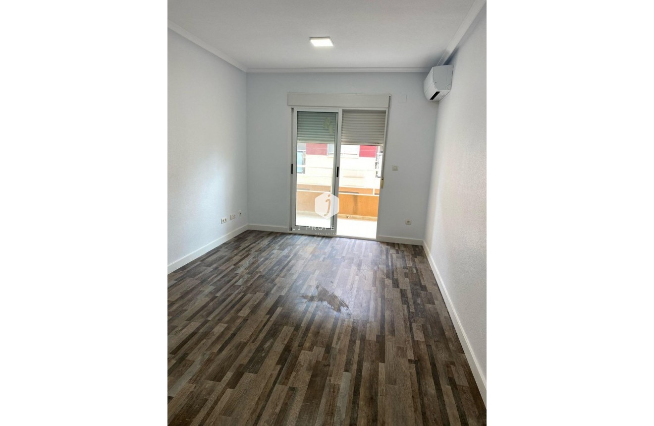 Segunda mano - Apartamento / piso -
San Miguel de Salinas - Pueblo 9