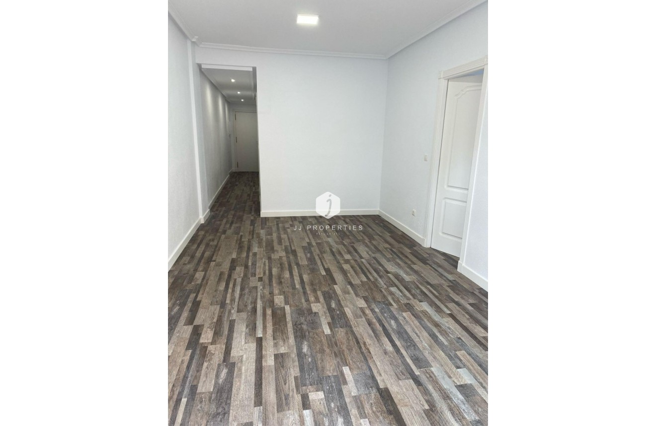 Segunda mano - Apartamento / piso -
San Miguel de Salinas - Pueblo 9