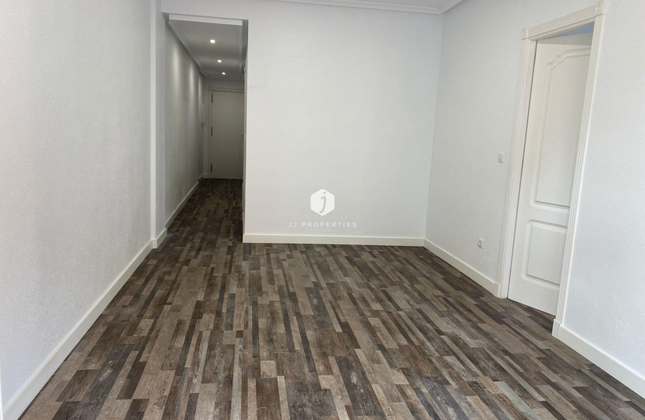 Segunda mano - Apartamento / piso -
San Miguel de Salinas - Pueblo 9