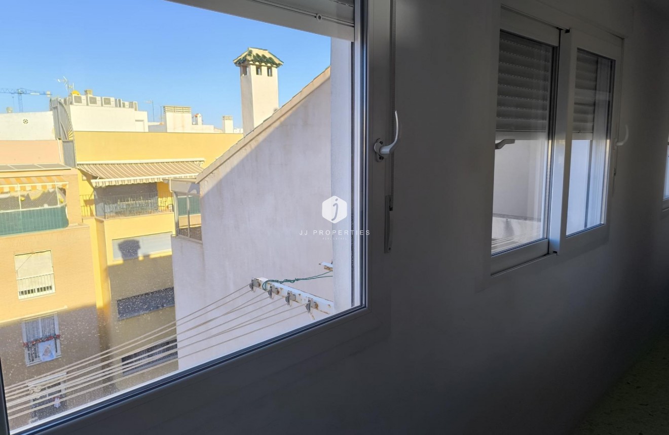Segunda mano - Apartamento / piso -
Torrevieja - Las Piscinas Naturales