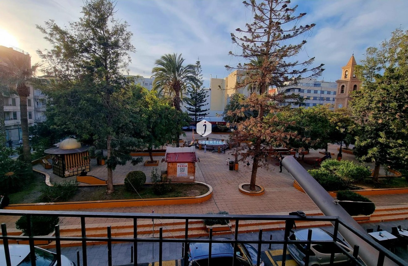 Segunda mano - Apartamento / piso -
Torrevieja