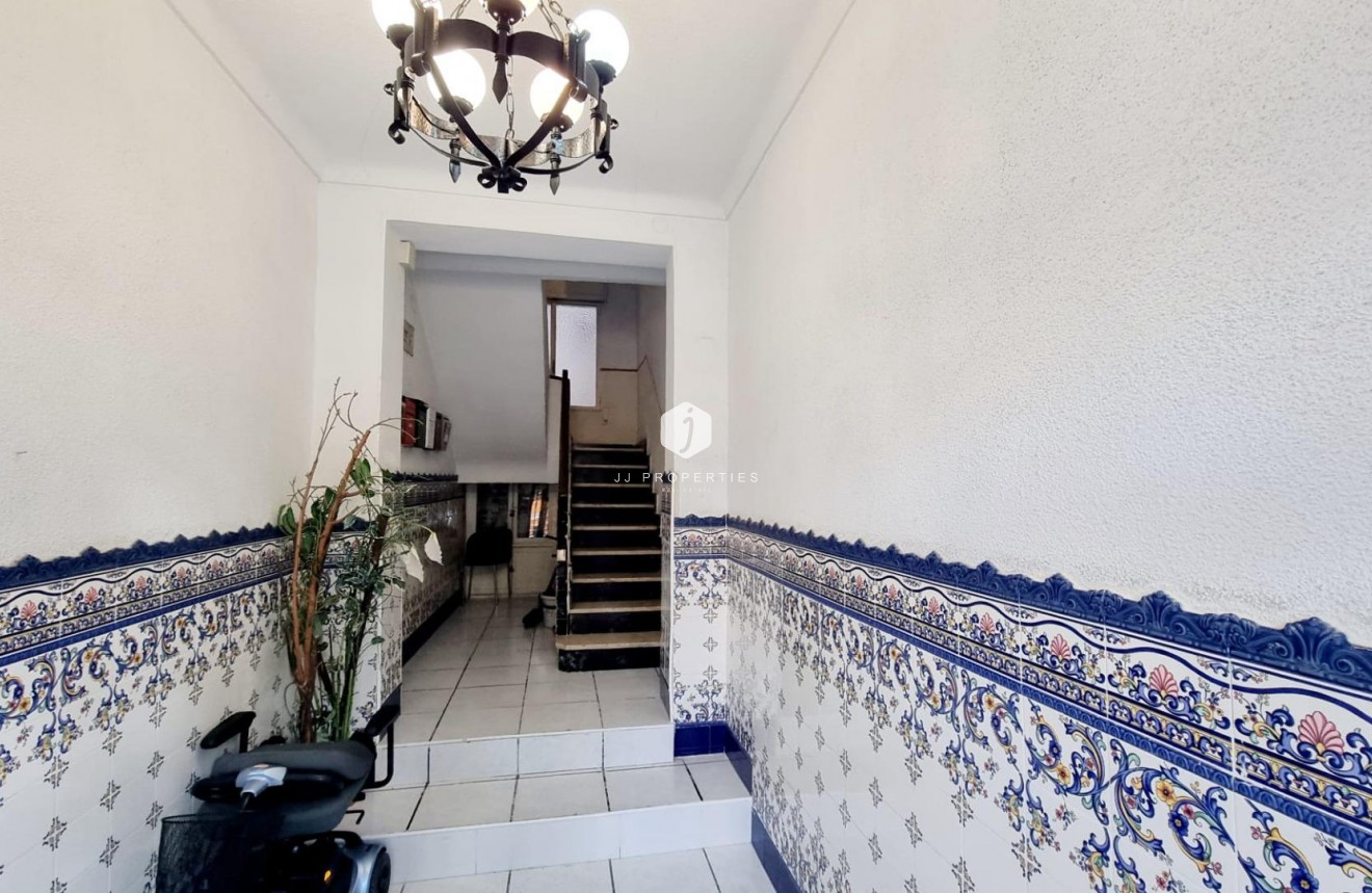 Segunda mano - Apartamento / piso -
Torrevieja