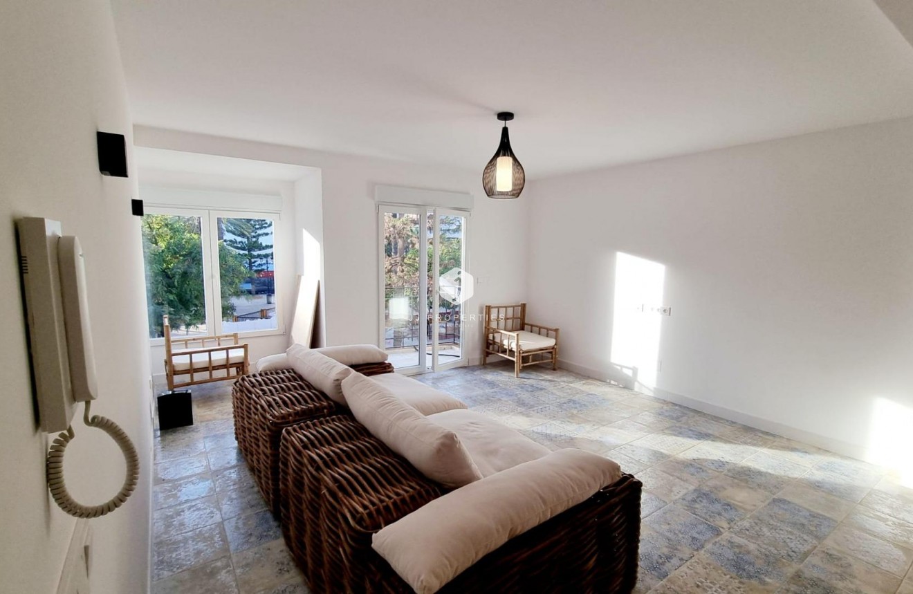 Segunda mano - Apartamento / piso -
Torrevieja