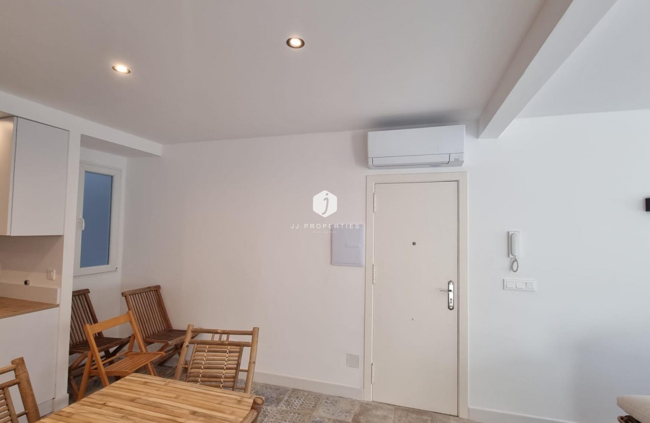 Segunda mano - Apartamento / piso -
Torrevieja