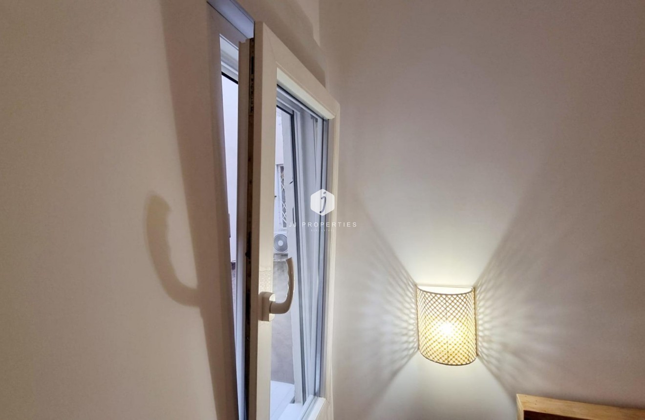 Segunda mano - Apartamento / piso -
Torrevieja